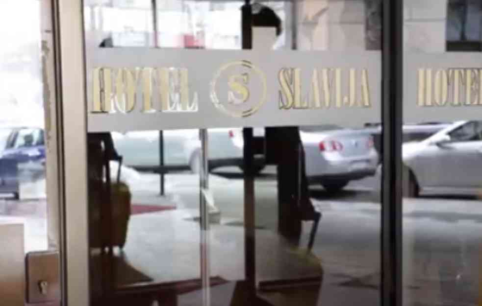 Komad fasade pao sa hotela Slavija, prolaznici izbegli povrede