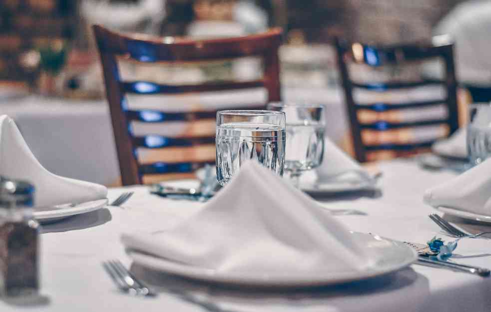 Otkrivamo kako po bontonu i po ugostiteljskom pravilu trebate postaviti sto za svečanu priliku ili večeru