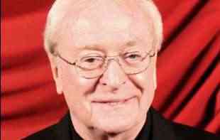 Majkl Kejn u invalidskim kolicima