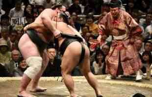 Japanski <span style='color:red;'><b>avioprevoznik</b></span> u problemu zbog sumo rvača