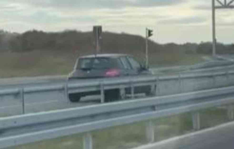 BAHATI VOZAČ ZADRŽAN U POLICIJI: Na Brankovom mostu vozio po pešačkoj stazi