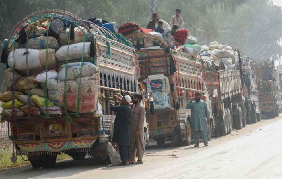 PAKISTAN: Više od 140.000 izbeglica proterano iz zemlje