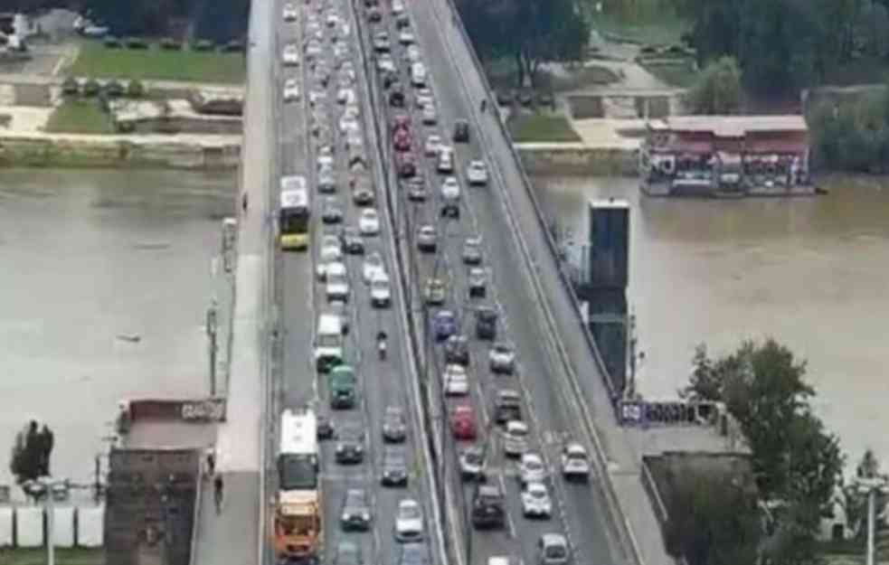 GUŽVE NA MOSTOVIMA: Počeo jutarnji špic u Beogradu, strpljivo ako idete ka centru grada