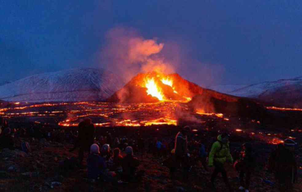 Na Papui Novoj Gvineji ERUPTIRAO VULKAN
