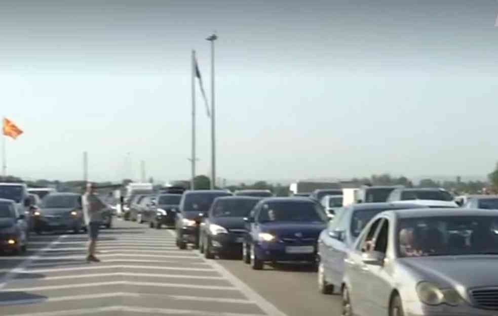 STANJE NA GRANICAMA: Povećan broj vozila na auto-putevima, kamioni čekaju 5 sati na Batrovcima