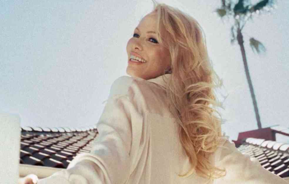 PAMELA ANDERSON OBJAVILA SLIKU BEZ ŠMINKE: Glumica i u 56. godini izgleda zanosno (FOTO)