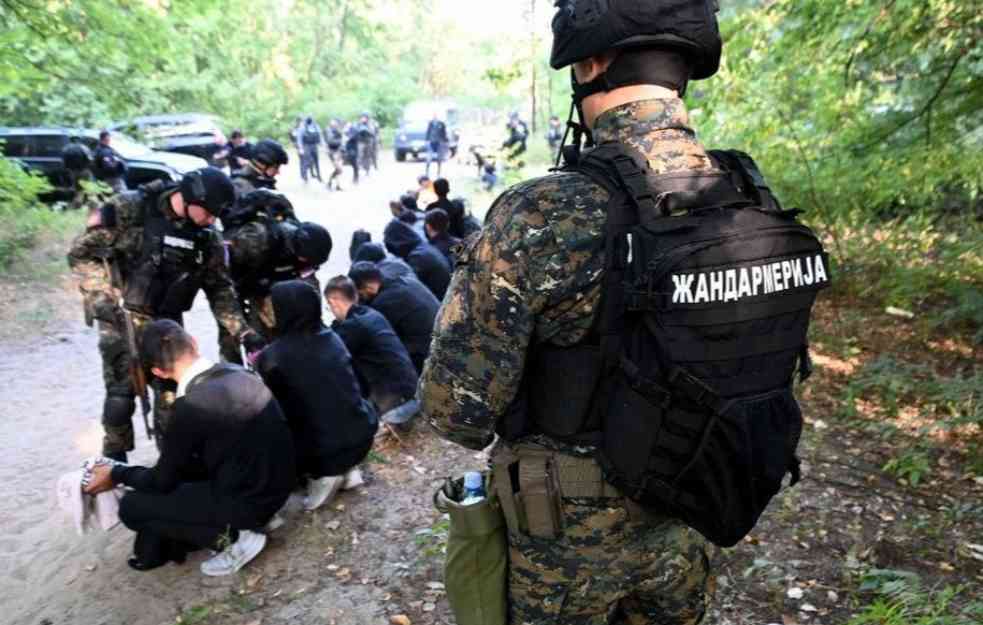 POLICIJSKA AKCIJA U SOMBORU: Dislocirano više od 1.100 migranata, uhapšeno 18 osoba!