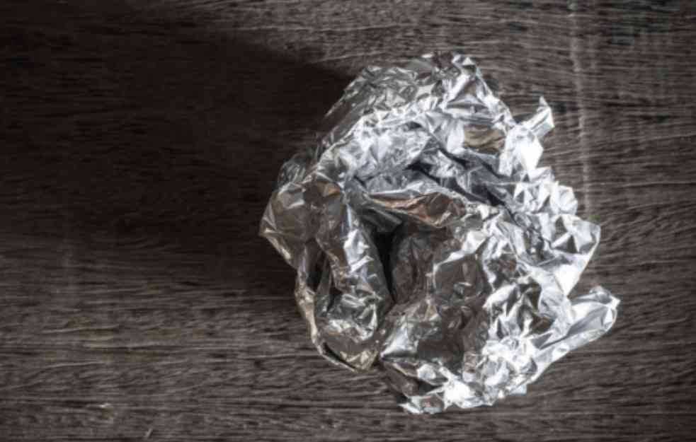 ZAPAMTITE OVO: Evo šta možete uraditi sa aluminijumskom folijom pre bacanja