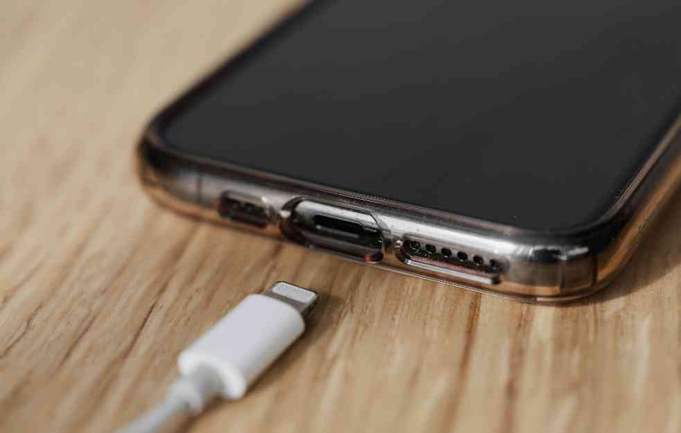 Navika koja vam totalno može uništiti bateriju na telefonu