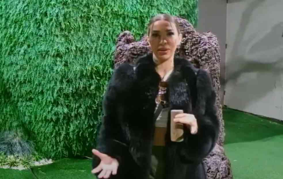 Aneli napušta 