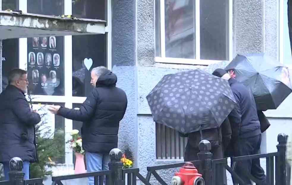 PROTEST RODITELJA DECE UBIJENE U "RIBNIKARU": Traže da škola postane Memorijalni centar