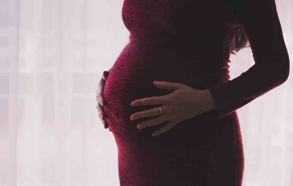 Broj rođenih u Francuskoj i dalje pada, fertilitet na nivou iz 1919.