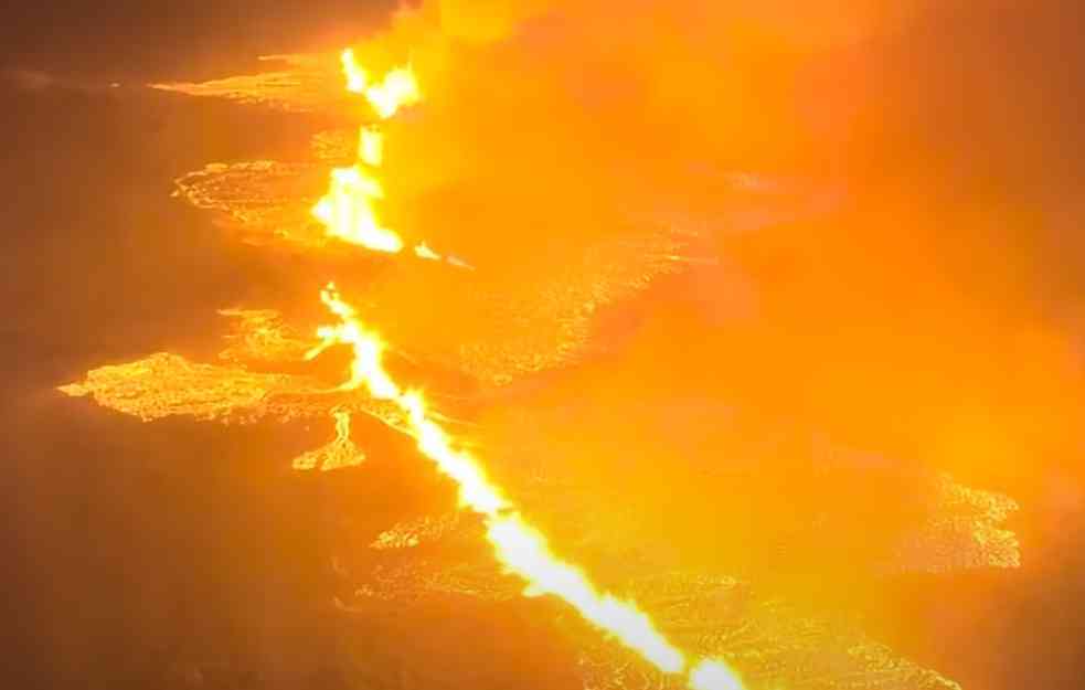 ZABRANJEN PRILAZ VULKANIMA: Dve erupcije vulkana na Indoneziji