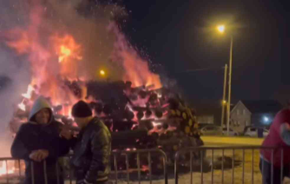 DA LI JE OVO NAJVEĆI BADNJAK U SRBIJI? Visina plamena ide i do pet metara (VIDEO)