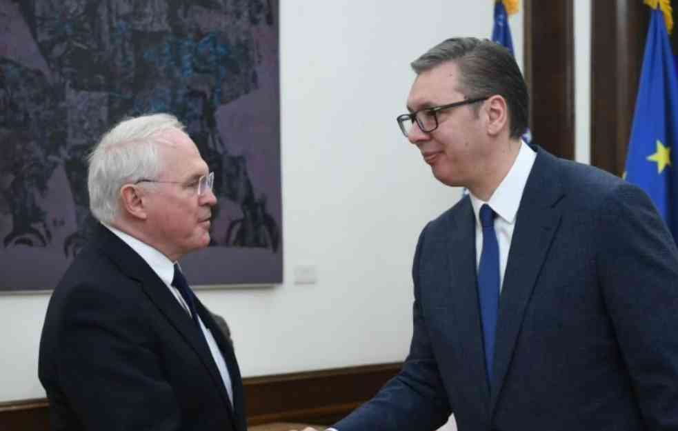 Predsednik Kristofer Hil