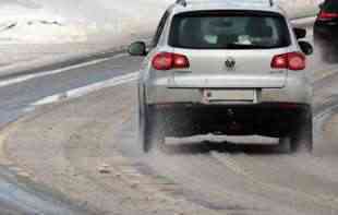 Amss: Obavezna upotreba zimske opreme, kiša i sneg otežavaju vožnju