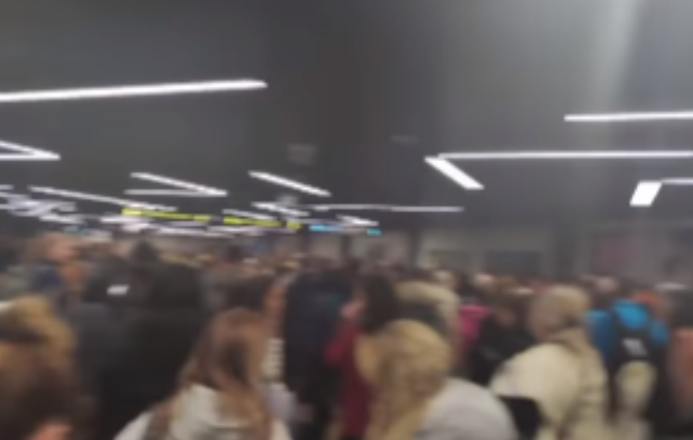 London: Na aerodromu Hitrou povređeno 20 ljudi biber sprejom