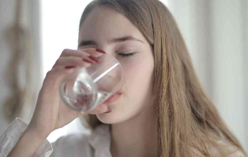 Dve litre vode dnevno za zdravlje nervnog sistema i smanjenje stresa