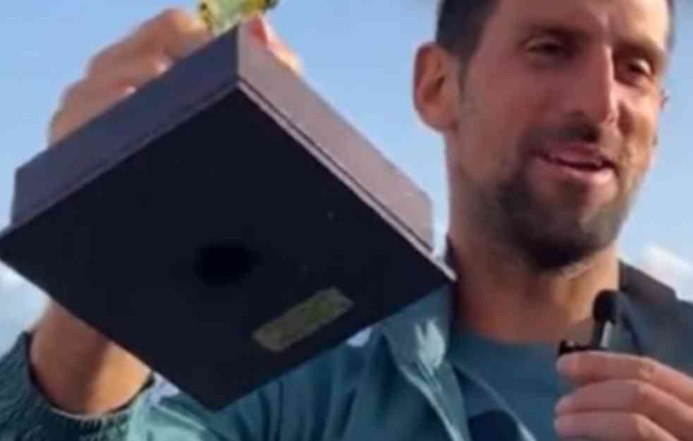 ĐOKOVIĆ DOBIO „OSKARA“: ATP mu uručio nagradu za najbolju priču u svetu tenisa (VIDEO)
