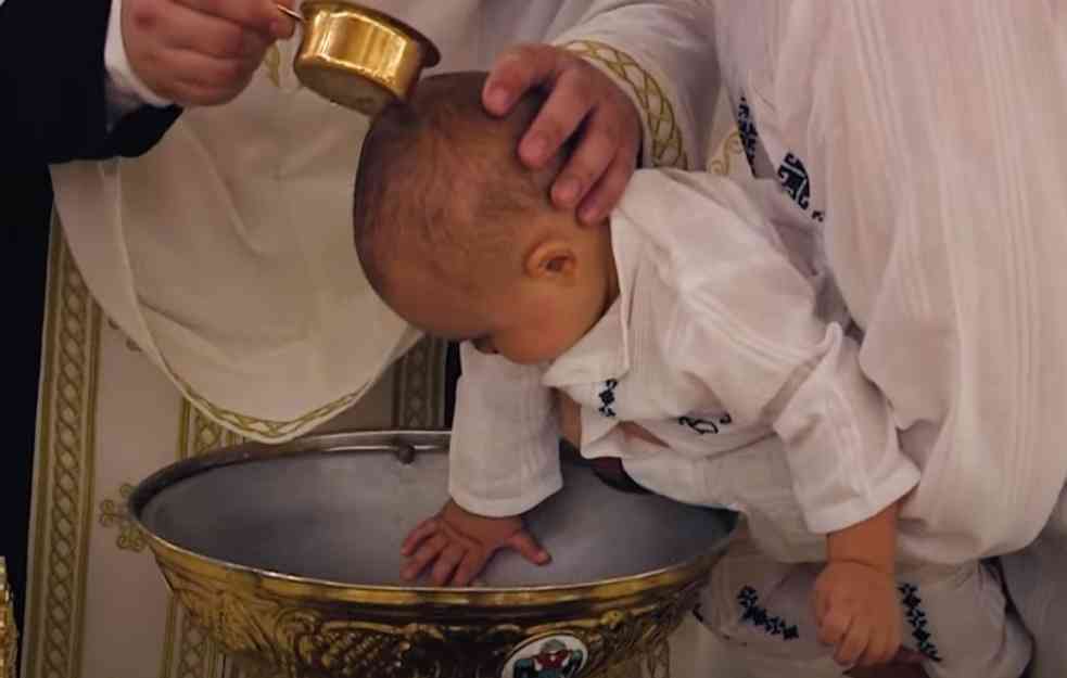 PRAVILA CRKVE SE MORAJU POŠTOVATI: Ako dete nema hrišćansko ime, ovako bi teklo krštenje