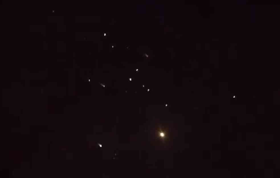 Izraelski odbrambeni sistem presreće mete, nebo gori