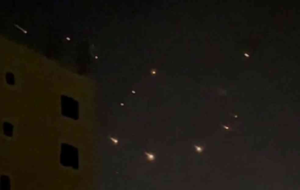 IRAN LANSIRAO 300 RAKETA I DRONOVA NA IZRAEL: Eksplozije odjekivale iznad Jerusalima (VIDEO, FOTO)