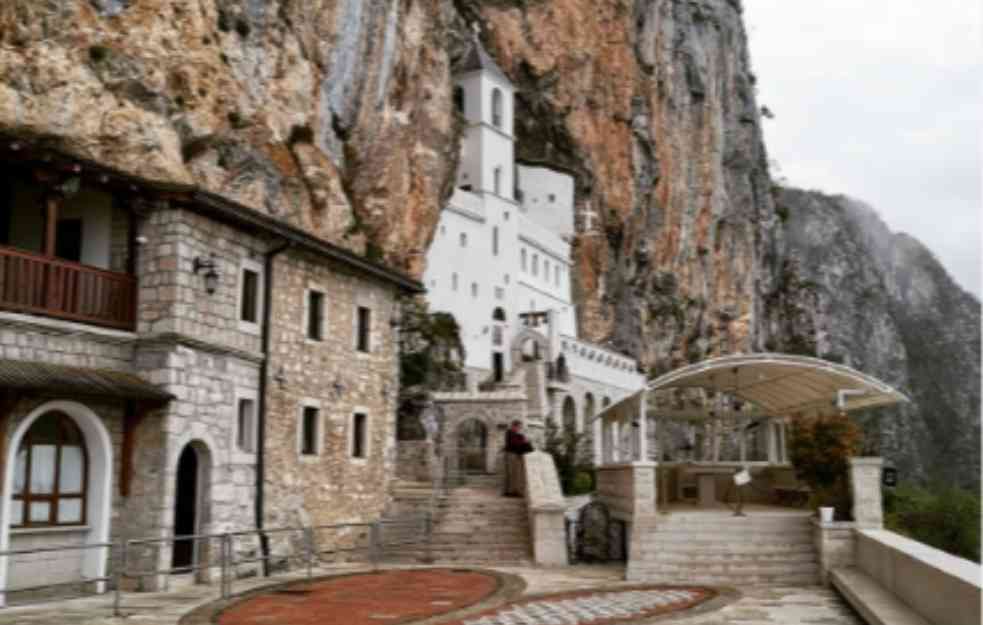 BRAVO! Iguman manastira Ostrog donirao 15.000 evra bolnici