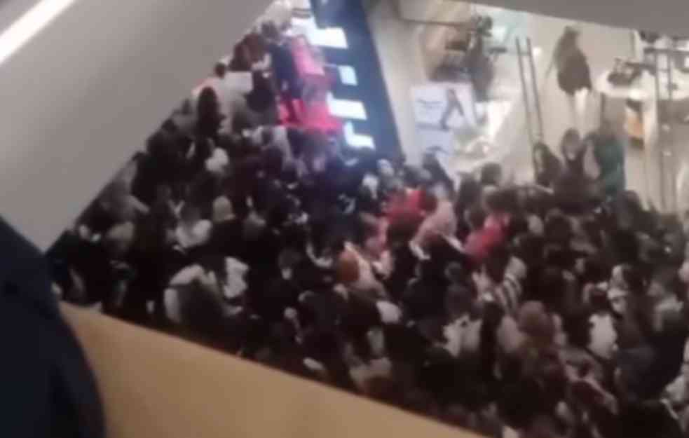 Ogromna gužva u Promenadi: Otvaranje nove parfimerije napravilo haos u tržnom centru (VIDEO)