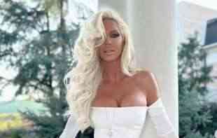 <span style='color:red;'><b>Jelena Karleuša</b></span> čestitala Tanji Savić na sinoćnjem koncertu: 