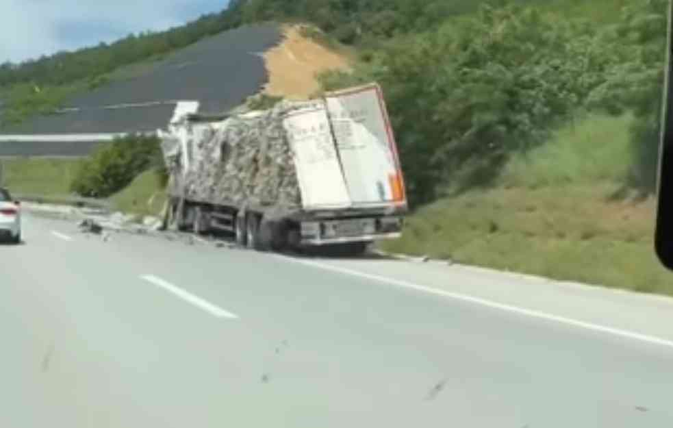 Užasan sudar DVA KAMIONA kod Pirota: Delovi na sve strane (FOTO)