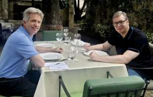 Vučić se sastao sa ambasadorom Fergusonom: Danas ja plaćam ručak, a Njegova ek<span style='color:red;'><b>selen</b></span>cija, pošto ćemo da ih pobedimo, plaća sledeću večeru