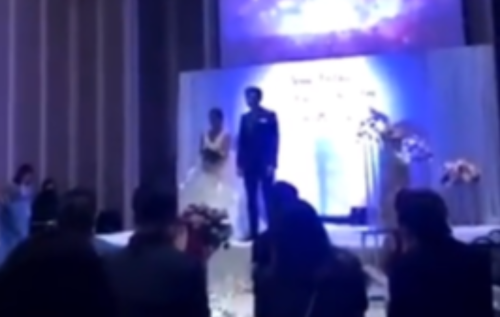Kad se pomeša bes i ljubav: Pustio na sopstvenoj svadbi snimke kako ga izabranica vara (VIDEO)