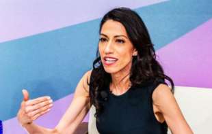 Huma Abedin je izgubila <span style='color:red;'><b>nevinost</b></span> u 32. godini, sad se udaje za Soroševog sina: Sve o moćnoj nevesti