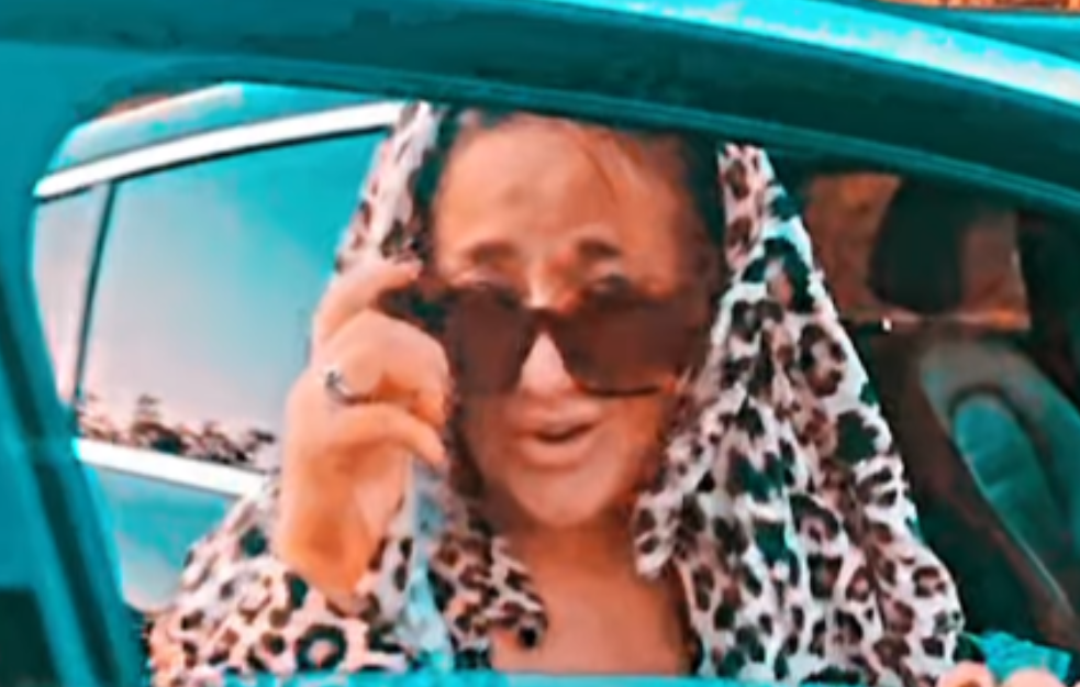 Ana Nikolić šeta u donjem vešu: Mreže gore od njenog izgleda (VIDEO)