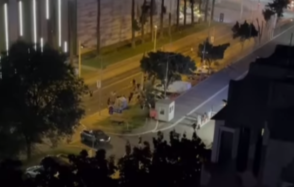 Masovna tuča navijača na Konjarniku! Korišćene baklje i štangle (VIDEO)