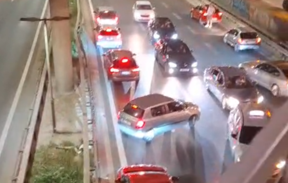 KOLAPS SAOBRAĆAJA NA AUTOPUTU (VIDEO)