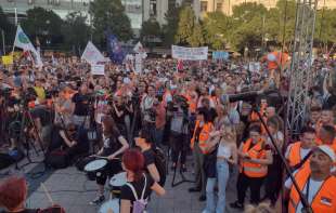 <span style='color:red;'><b>GLAS JAVNOSTI</b></span> UŽIVO SA PROTESTA (FOTO)