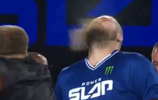 JESTE LI ČULI ZA OVAJ SPORT: Brutalno OŠAMARIO <span style='color:red;'><b>protivnik</b></span>a i bacio ga u NESVEST! (VIDEO)