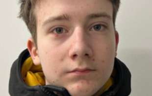 OVAJ MLADI SRBIN (21) ČETIRI GODINE JE ZA...AVAO AMERIČKE ZVANIČNIKE: Slao lažne <span style='color:red;'><b>dojave</b></span> o bombama, ipak UHAPŠEN! (FOTO)