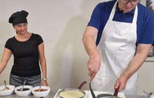 <span style='color:red;'><b>SRPSKI SIMBOLI</b></span> NA KOSOVU NESTAJU, A VUČIĆ PEČE PALAČINKE! (VIDEO, FOTO)