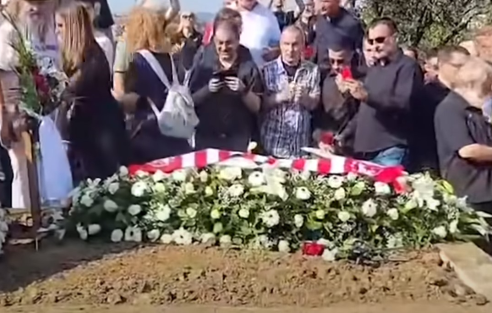 SRBIJA SE OPROSTILA OD LEGENDE ROKENROLA: Bora Čorba sahranjen uz pesmu 