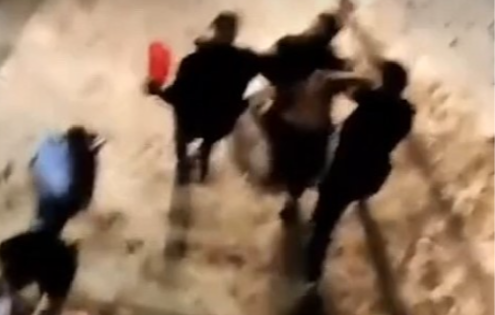 UŽASNO NASILJE NAD ČETVORICOM SRPSKIH MLADIĆA: Policajci ih udarali u genitalije, tukli pesnicama... (VIDEO)