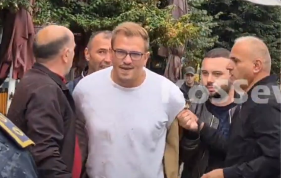 NOVO HAPŠENJE NA KOSOVU I METOHIJI: Aleksandar Arsenijević priveden zbog boravka Kurtija u Mitrovici! (VIDEO)
