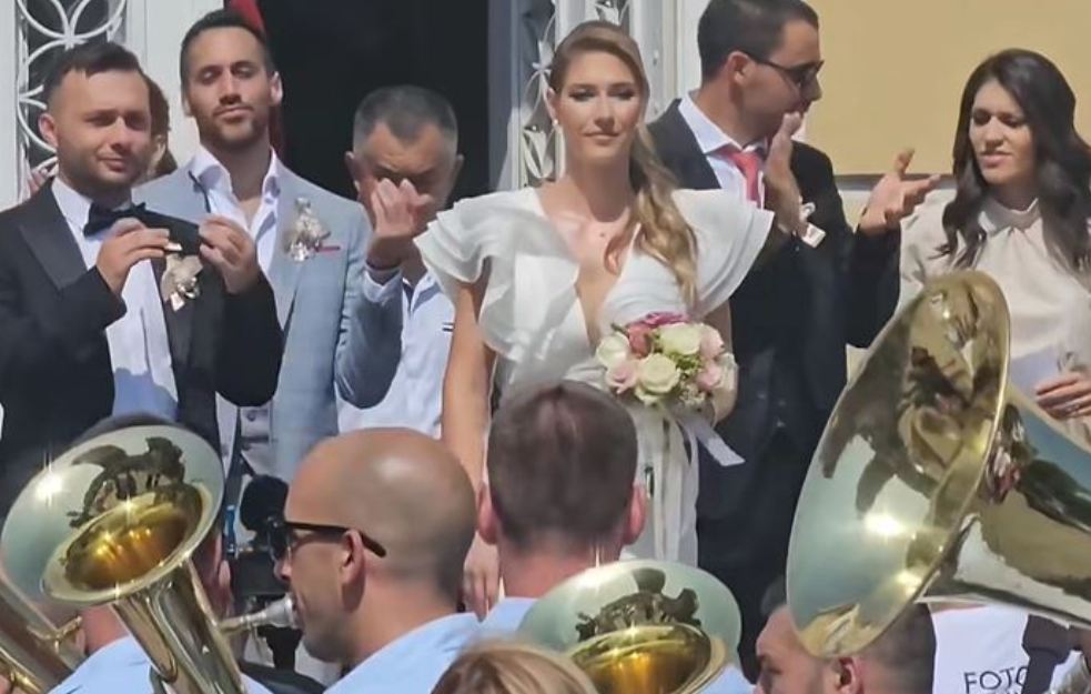 (VIDEO) Hop, hop! Mala kola, al ljubav velika! 