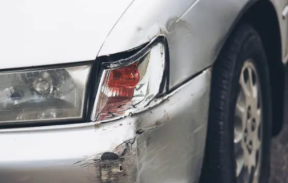 Oštećeno više automobila tokom vikenda: Ne zna se ko je krivac