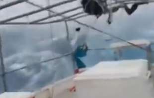 ZASTRAŠUJUĆI URAGAN U MEKSIKU: <span style='color:red;'><b>Ribar</b></span>i se suočili sa teškom situacijuom (VIDEO)