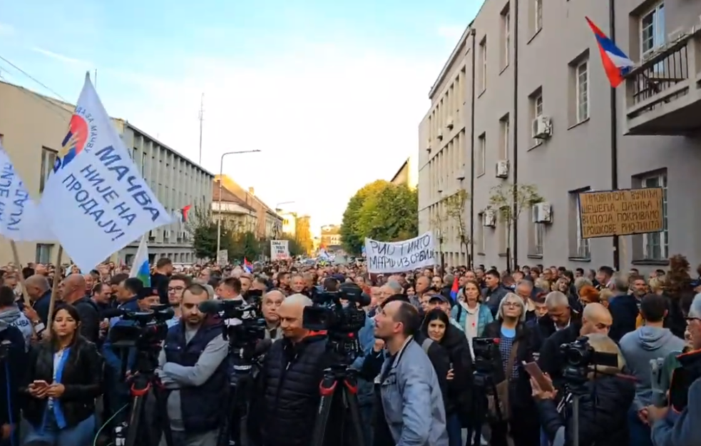 Arhiv javnih skupova: KO PROIZVOLJNO SMANJUJE I POVEĆAVA broj okupljenih građana  
