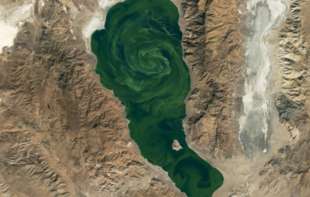 Zeleno <span style='color:red;'><b>jezero</b></span> opasno po ljude u najvećoj pustoši na planeti