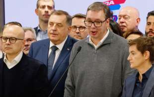 Zbog pada nadstrešnice na železničkoj stanici u Novom Sadu podnete <span style='color:red;'><b>krivične prijave</b></span> protiv Vučića, Brnabić i Vučevića 