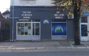 ŠTA JE TO S LJUDIMA? IZ ČISTA MIRA gurnut na ulici, polomio butnu kost!